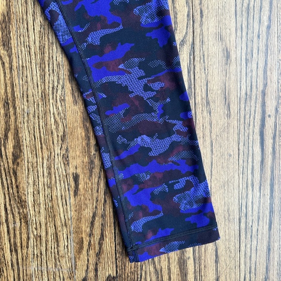 Lululemon Crop 21” Leggings, Size 4, purple and black camouflage print - Picture 3 of 5